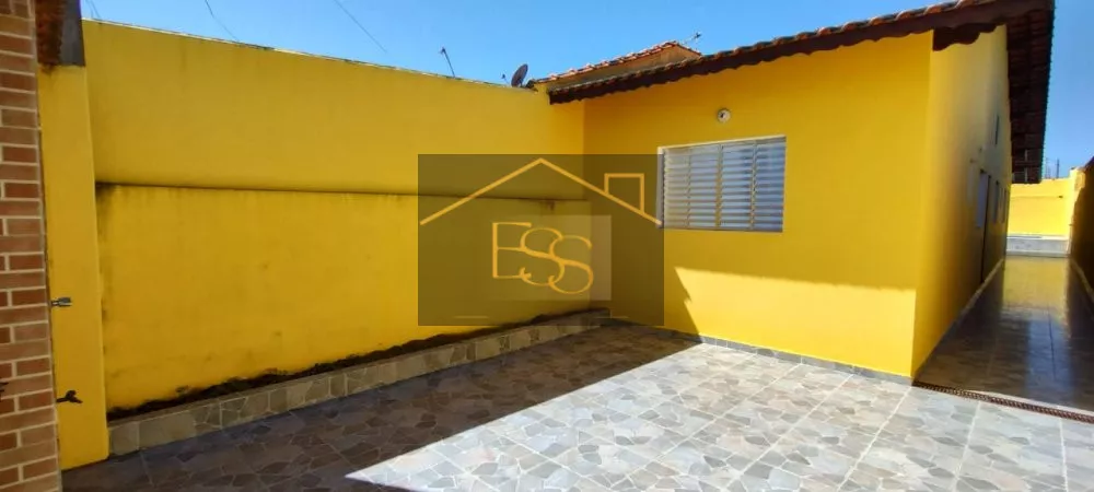 Casa à venda com 2 quartos, 70m² - Foto 2