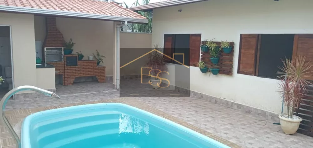 Casa à venda com 3 quartos, 140m² - Foto 1