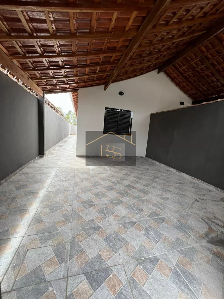 Casa à venda com 2 quartos, 70m² - Foto 2