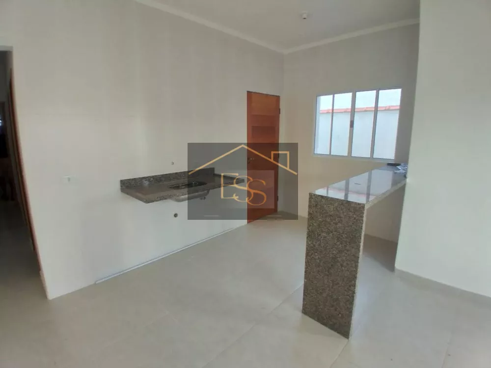 Casa à venda com 2 quartos, 70m² - Foto 4