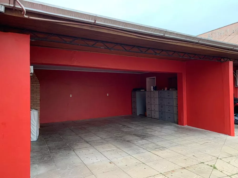 Casa à venda com 3 quartos, 300m² - Foto 3