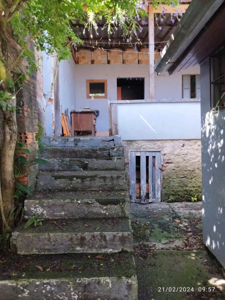 Casa à venda com 6 quartos, 300m² - Foto 2