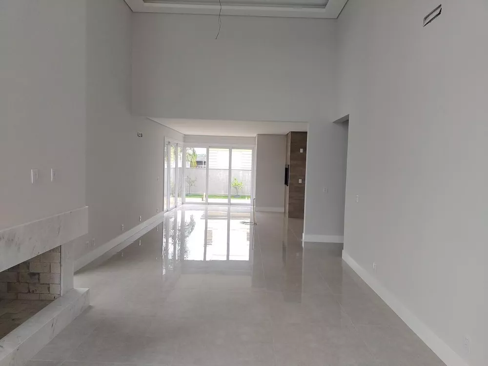 Casa à venda com 3 quartos, 186m² - Foto 2