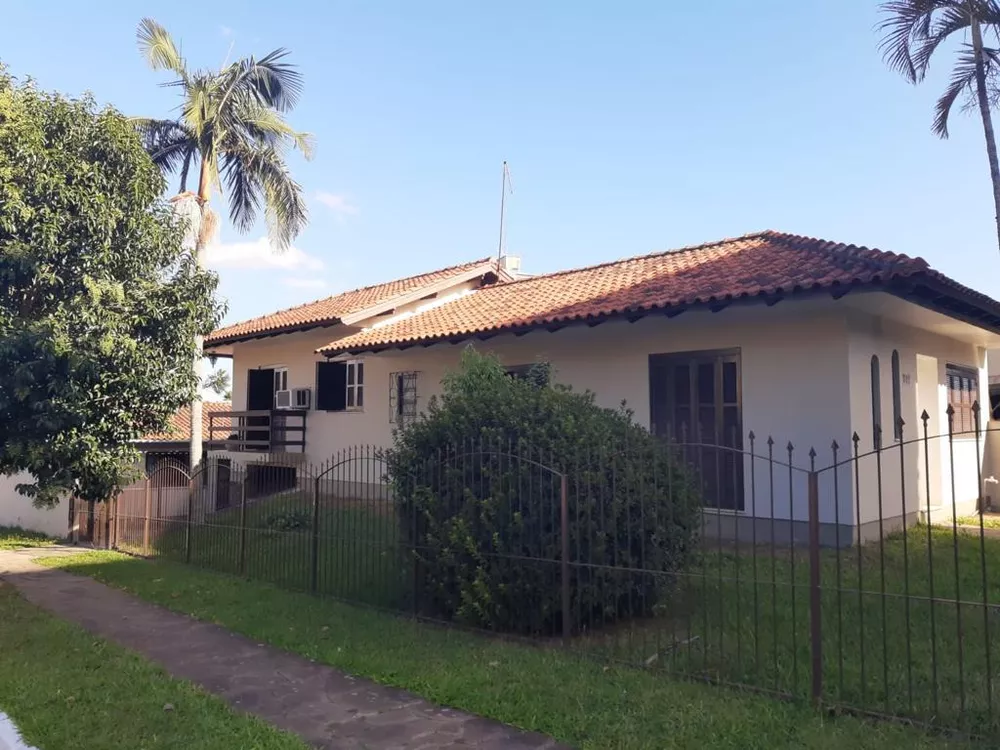 Casa à venda com 4 quartos, 180m² - Foto 1