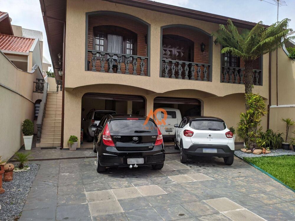 Sobrado à venda com 3 quartos, 238m² - Foto 1