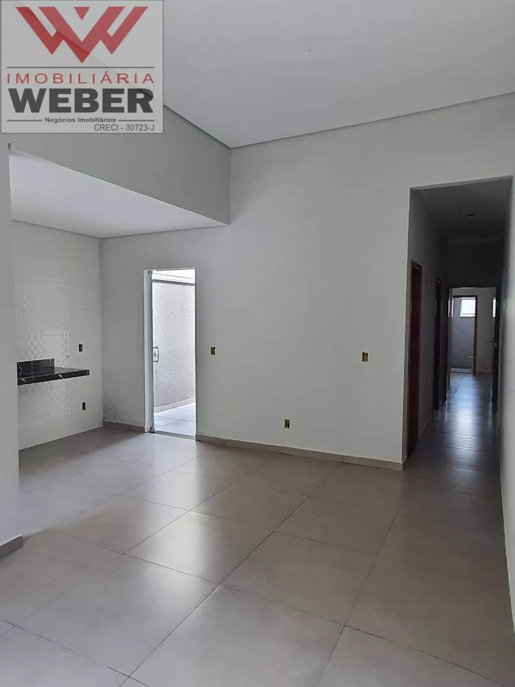 Casa à venda com 2 quartos, 68m² - Foto 1