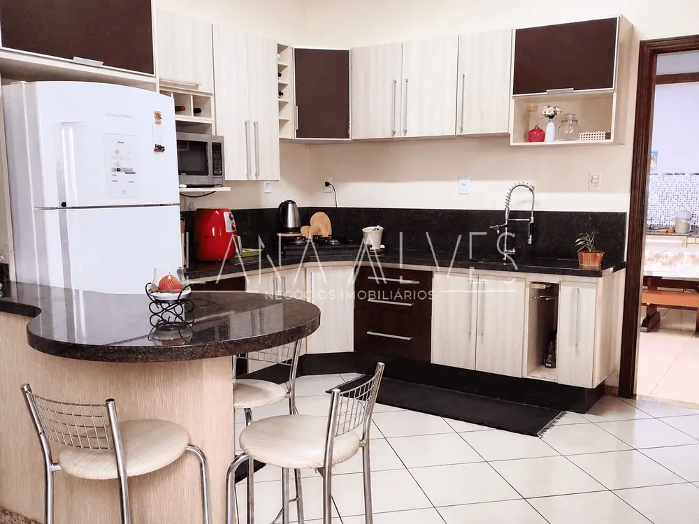 Casa, 4 quartos, 374 m² - Foto 2