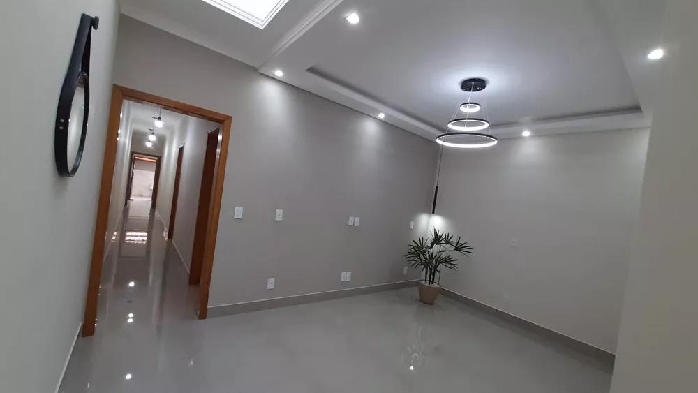 Casa à venda com 3 quartos, 118m² - Foto 1