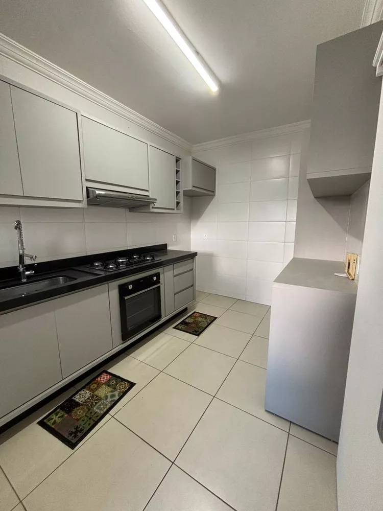 Apartamento para alugar com 3 quartos, 120m² - Foto 2