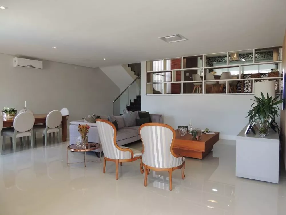 Casa de Condomínio à venda com 4 quartos, 440m² - Foto 2