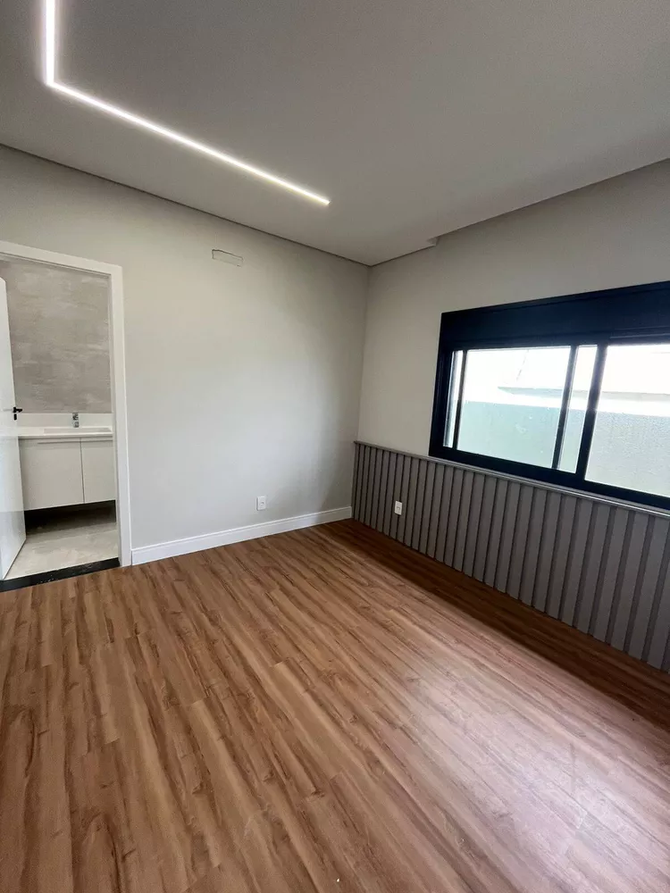 Casa à venda com 3 quartos, 242m² - Foto 4