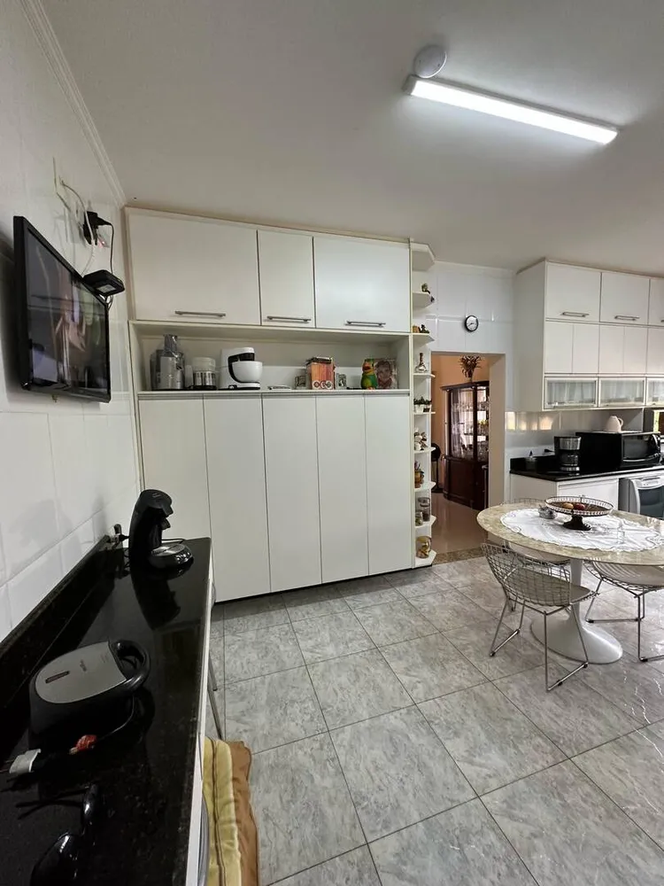 Casa, 4 quartos, 330 m² - Foto 2