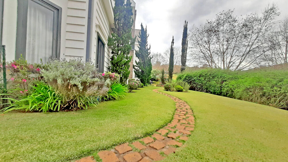 Casa à venda com 6 quartos, 3000m² - Foto 2