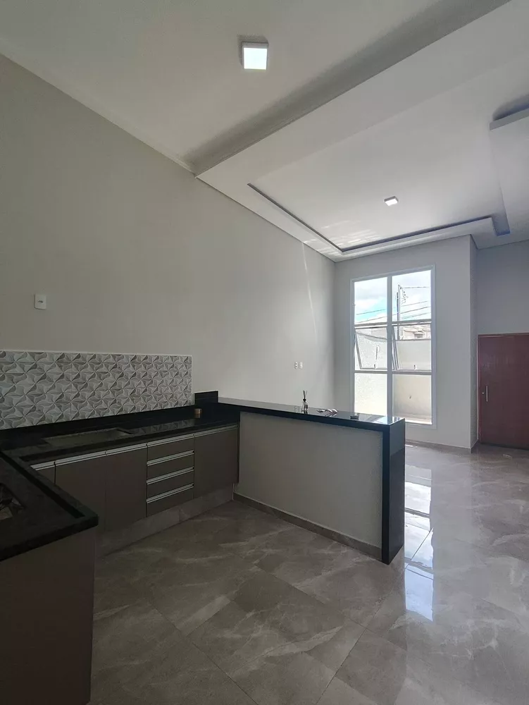 Casa à venda com 3 quartos, 111m² - Foto 1