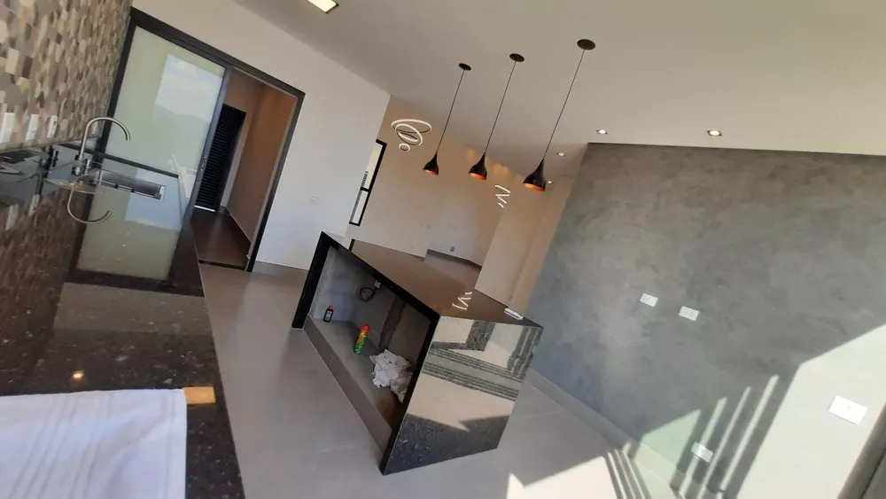 Casa à venda com 3 quartos, 210m² - Foto 4