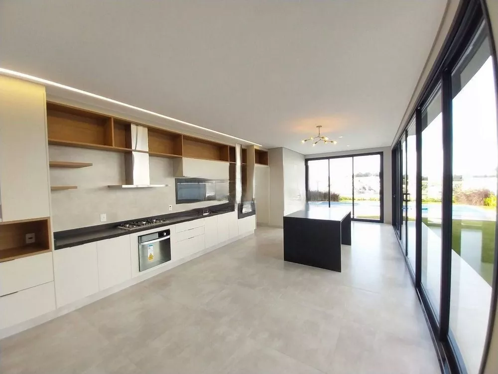 Casa à venda com 3 quartos, 226m² - Foto 4