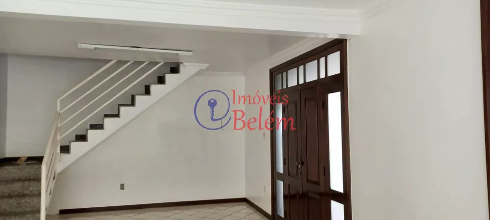 Casa à venda com 4 quartos, 250m² - Foto 2