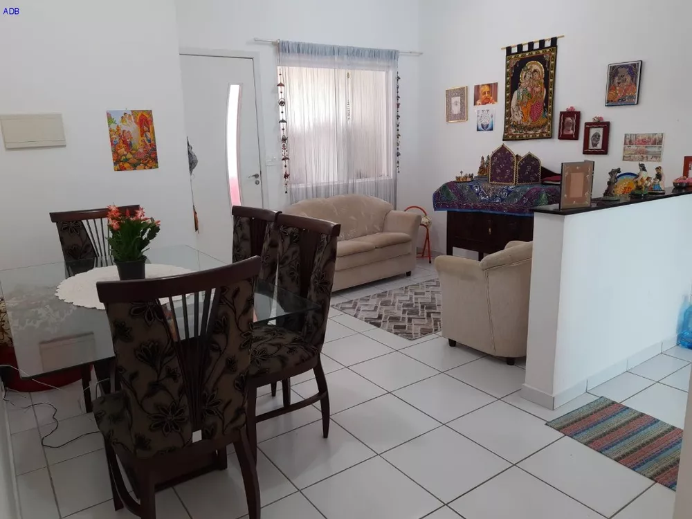 Casa à venda com 3 quartos, 78m² - Foto 1