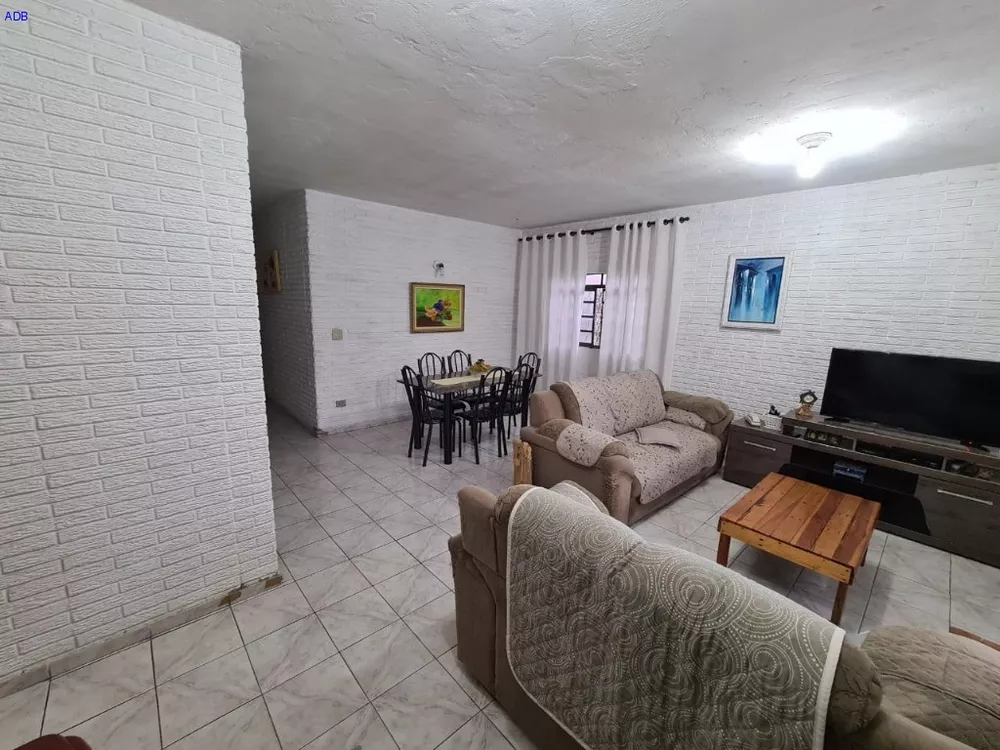 Casa à venda com 3 quartos, 139m² - Foto 1