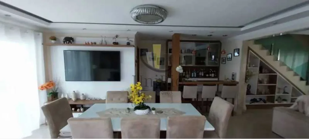 Casa, 4 quartos, 240 m² - Foto 1