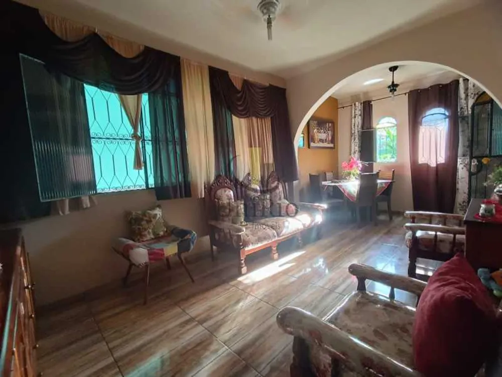 Casa, 4 quartos, 250 m² - Foto 1