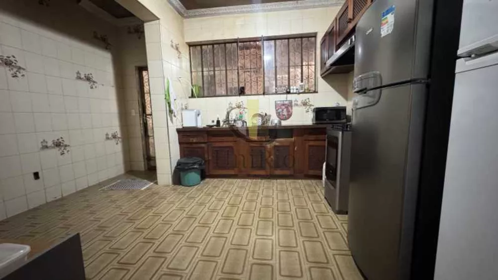 Casa, 3 quartos, 180 m² - Foto 1