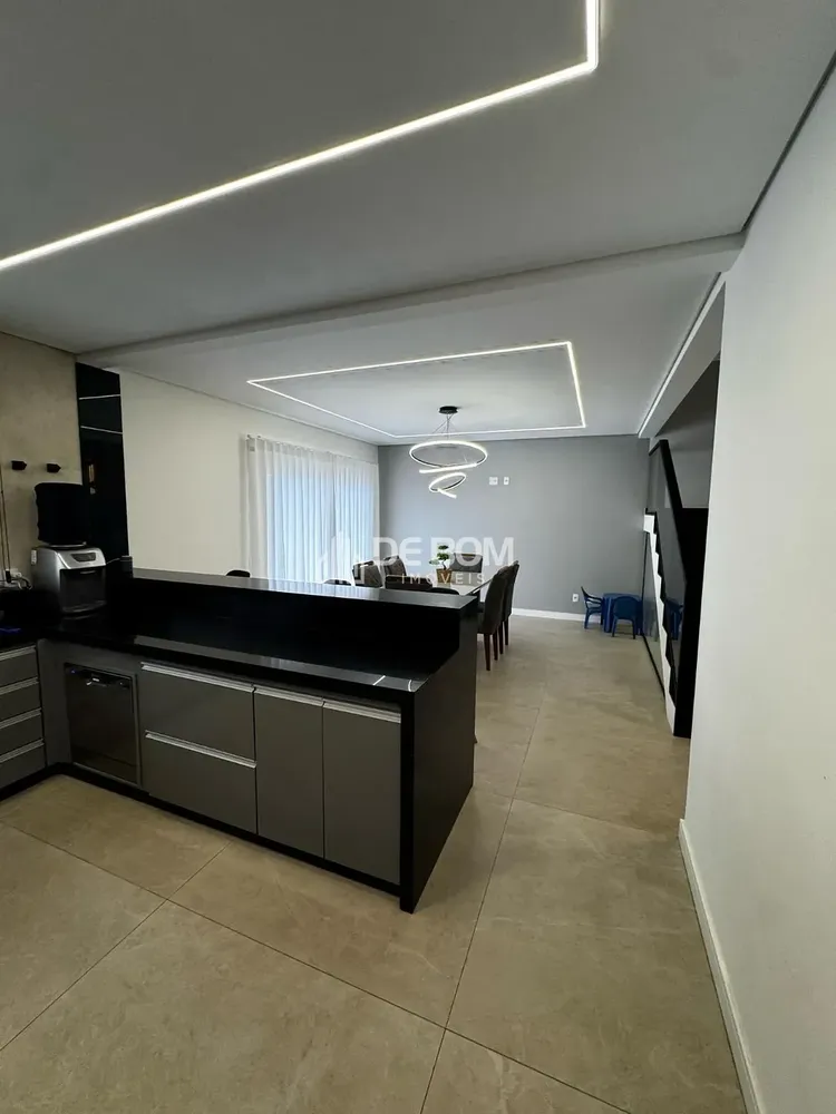 Casa, 3 quartos, 252 m² - Foto 4