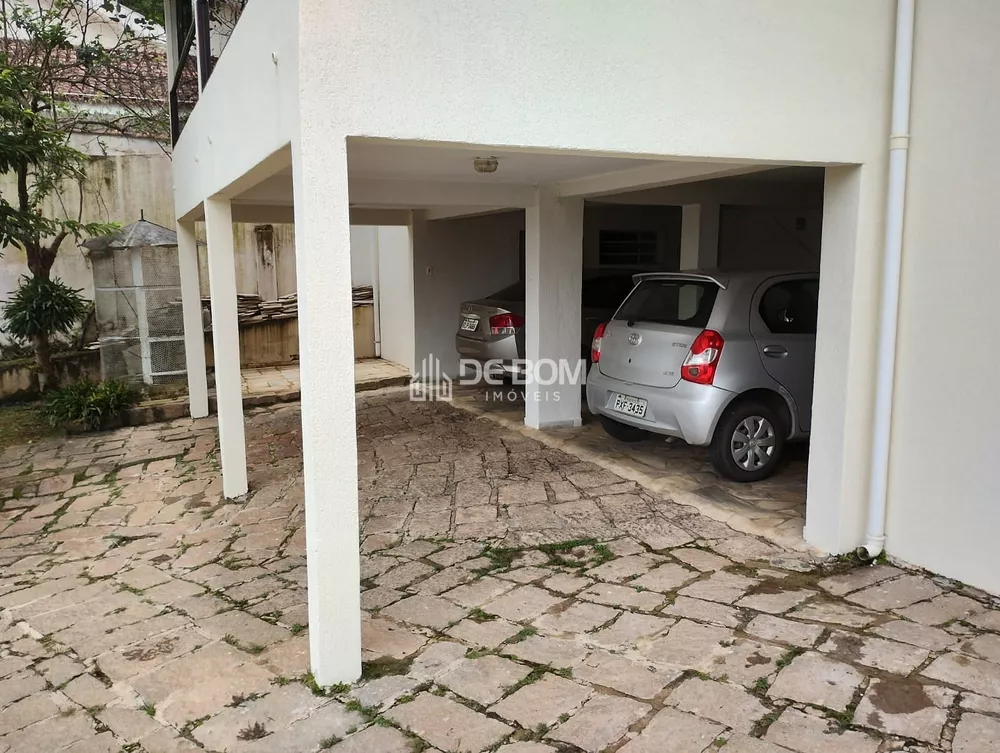 Casa à venda com 3 quartos, 292m² - Foto 1