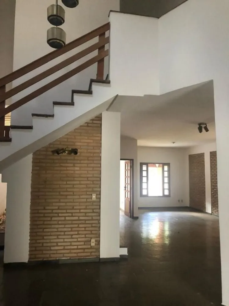 Casa, 4 quartos, 241 m² - Foto 1