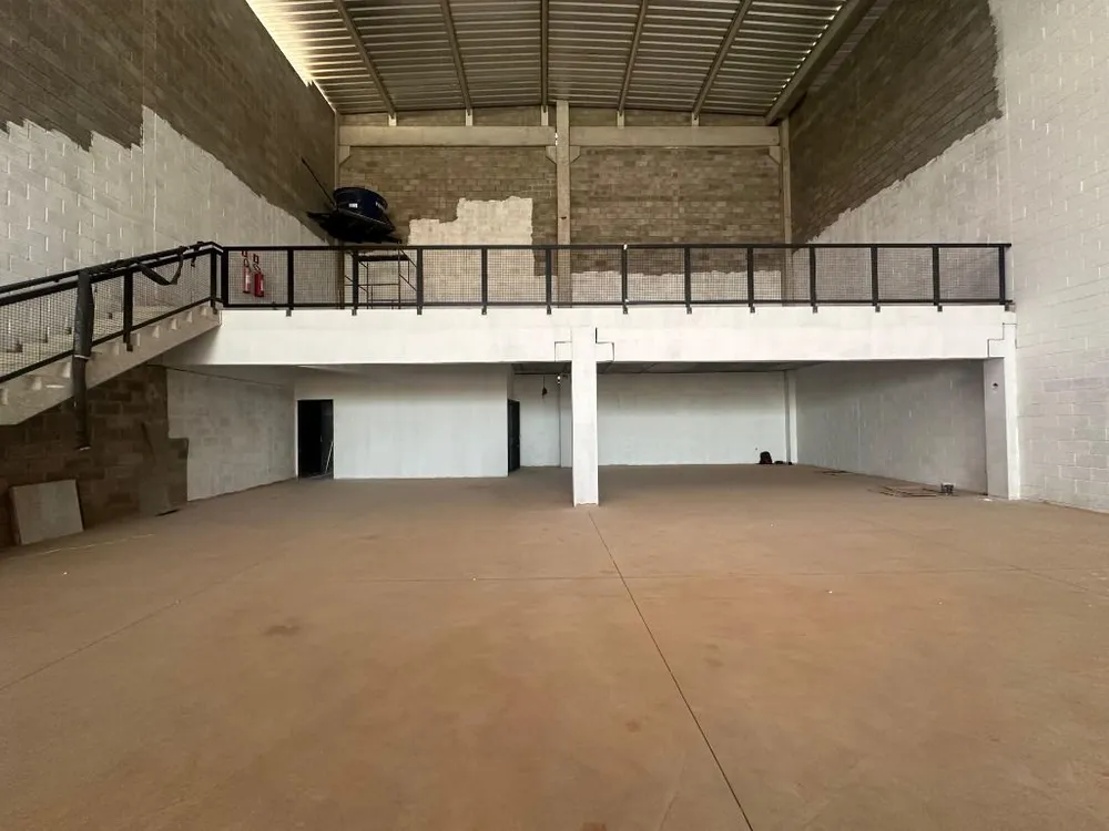 Loja-Salão, 680 m² - Foto 1