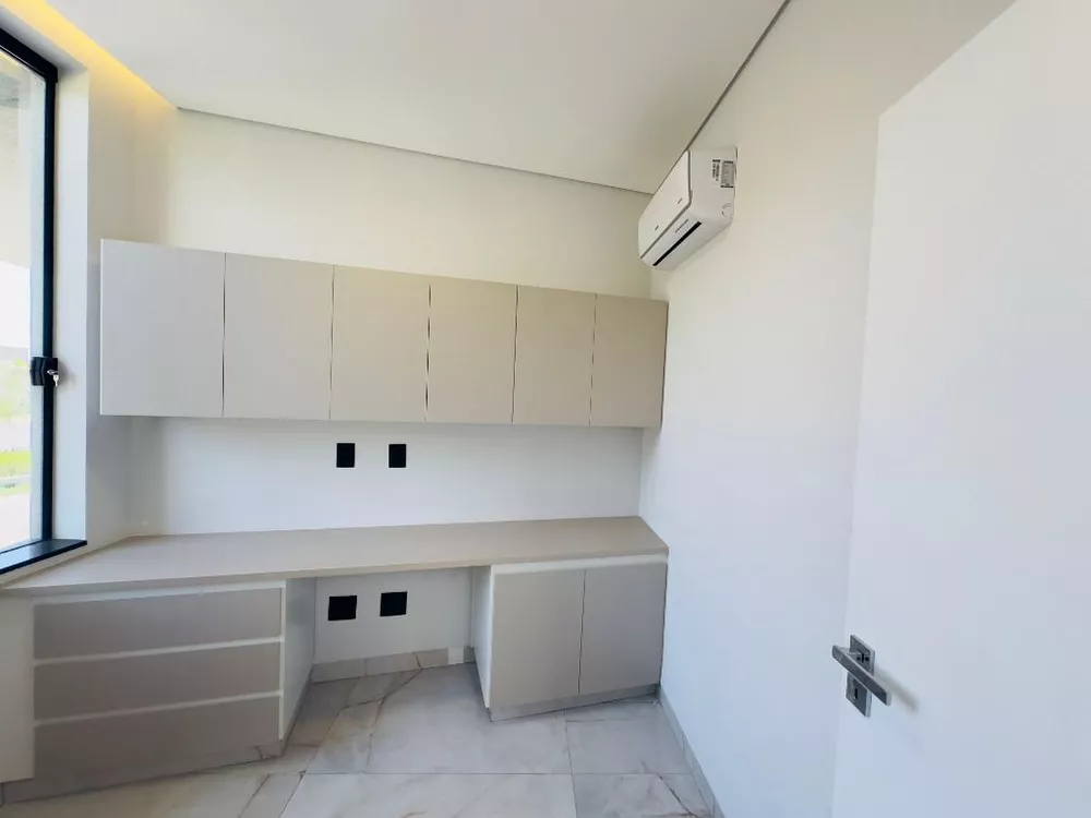 Casa de Condomínio à venda com 4 quartos, 325m² - Foto 3