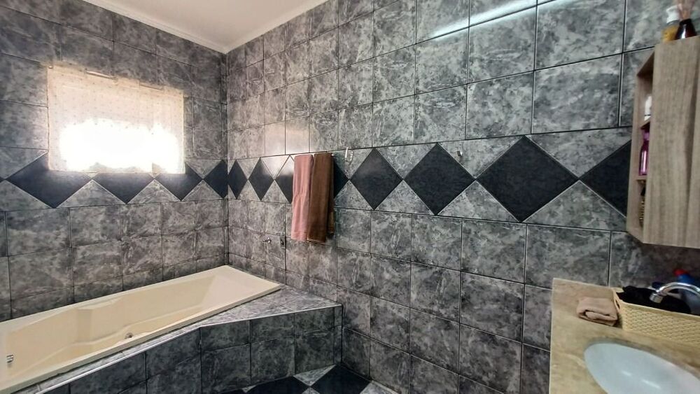 Casa à venda com 3 quartos, 250m² - Foto 9