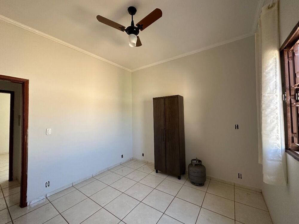 Casa à venda com 2 quartos, 80m² - Foto 3
