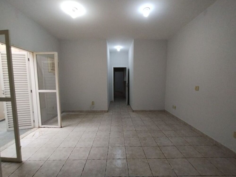 Casa à venda com 3 quartos, 250m² - Foto 3