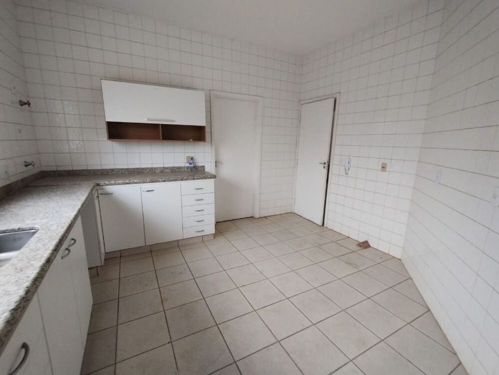 Casa à venda com 3 quartos, 250m² - Foto 2
