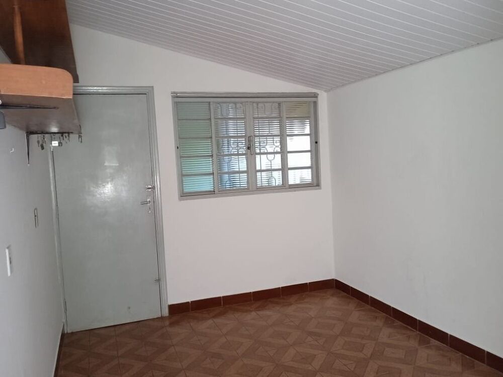 Casa à venda com 2 quartos, 100m² - Foto 1