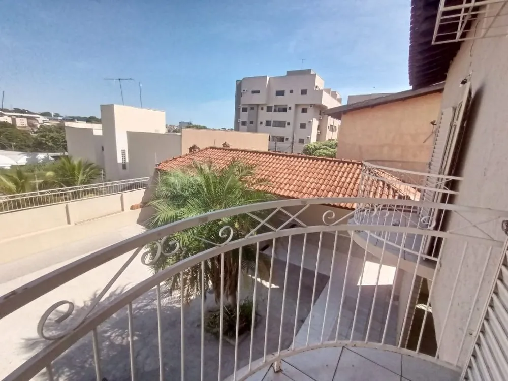 Casa, 3 quartos, 210 m² - Foto 1