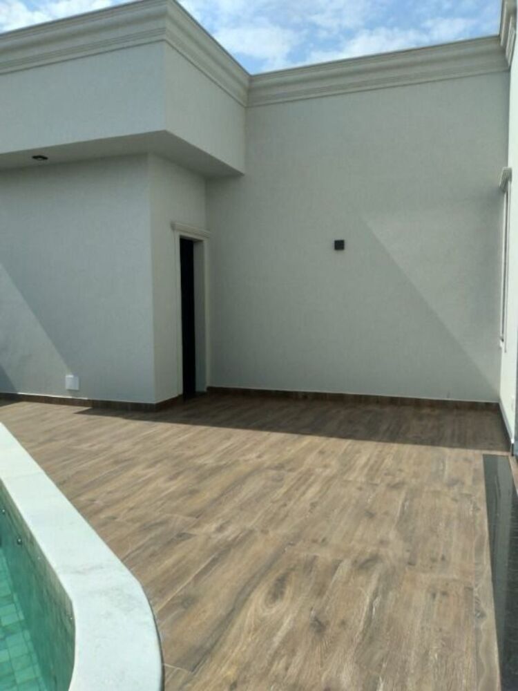 Casa de Condomínio à venda com 3 quartos, 250m² - Foto 2