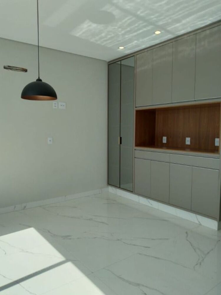 Casa de Condomínio à venda com 3 quartos, 250m² - Foto 1