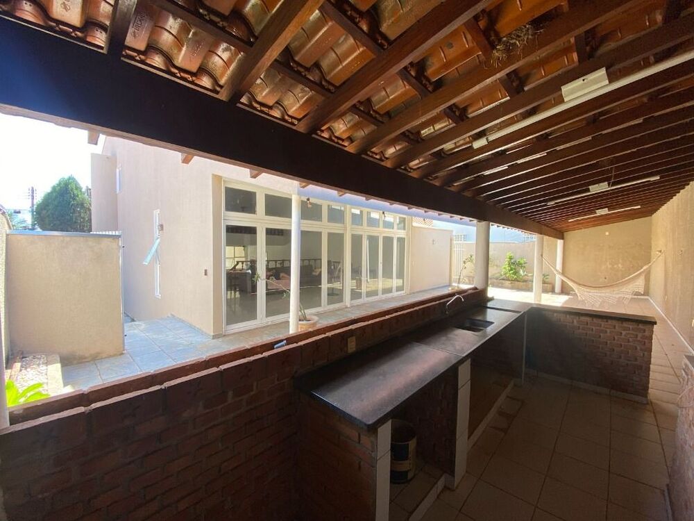Casa à venda e aluguel com 3 quartos, 320m² - Foto 4