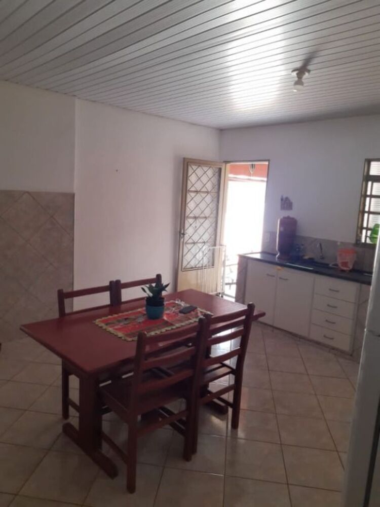 Casa à venda com 5 quartos, 200m² - Foto 3