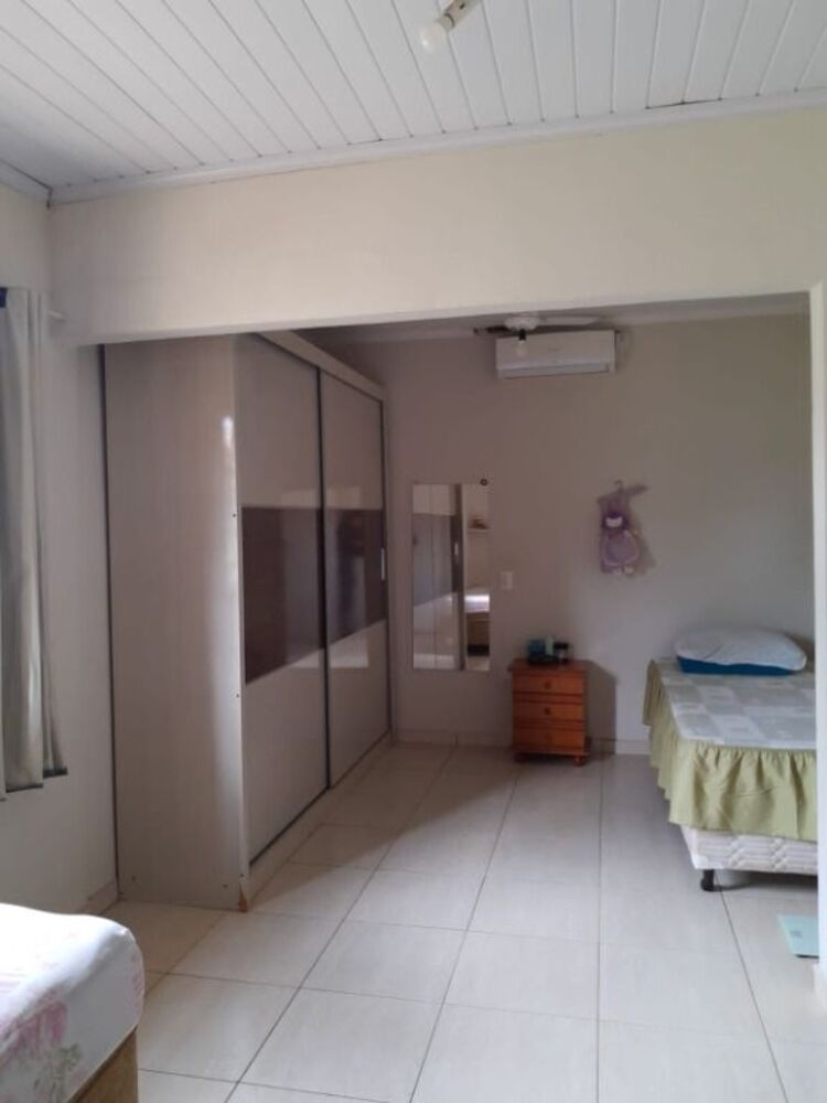Casa à venda com 5 quartos, 200m² - Foto 5