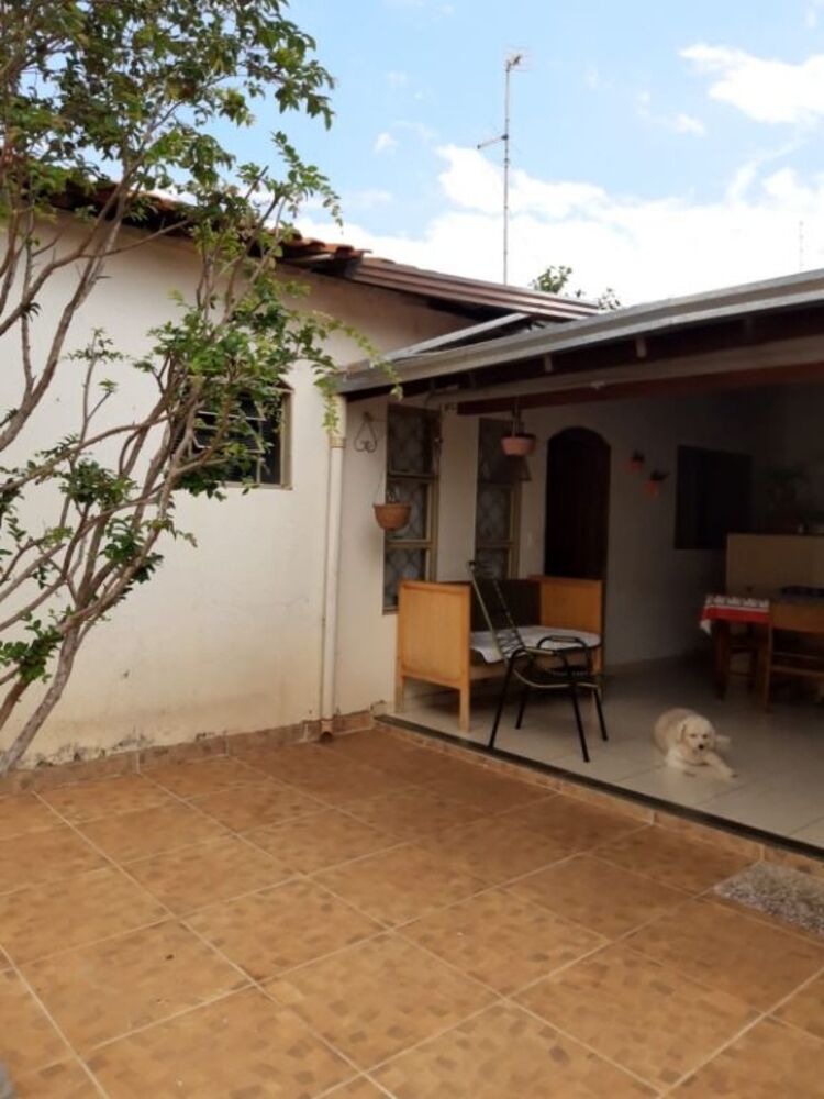 Casa à venda com 5 quartos, 200m² - Foto 2
