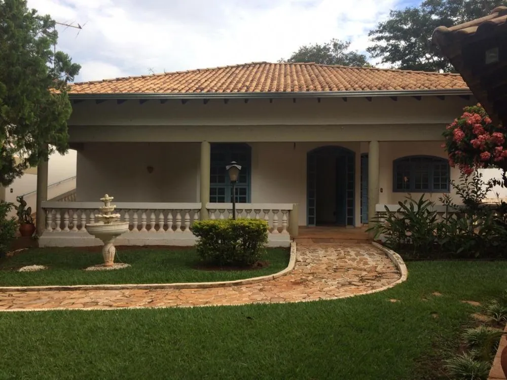 Chácara, 4 quartos, 1400 m² - Foto 1