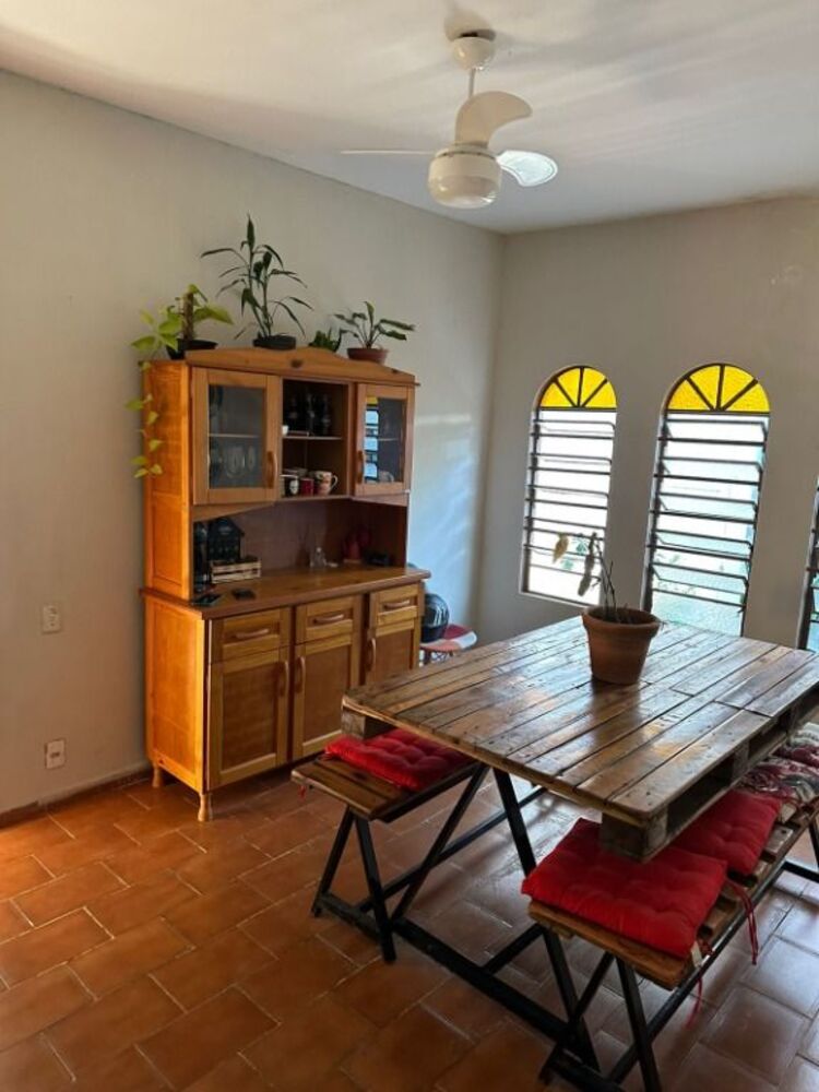 Casa à venda com 2 quartos, 120m² - Foto 1