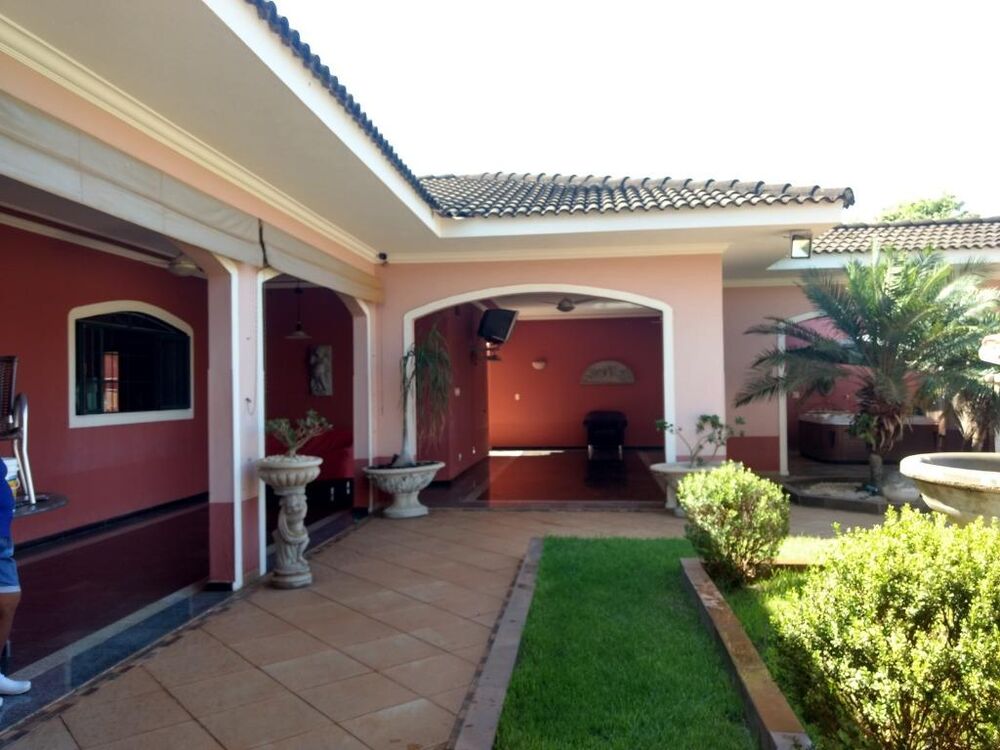 Casa à venda e aluguel com 8 quartos, 1104m² - Foto 1