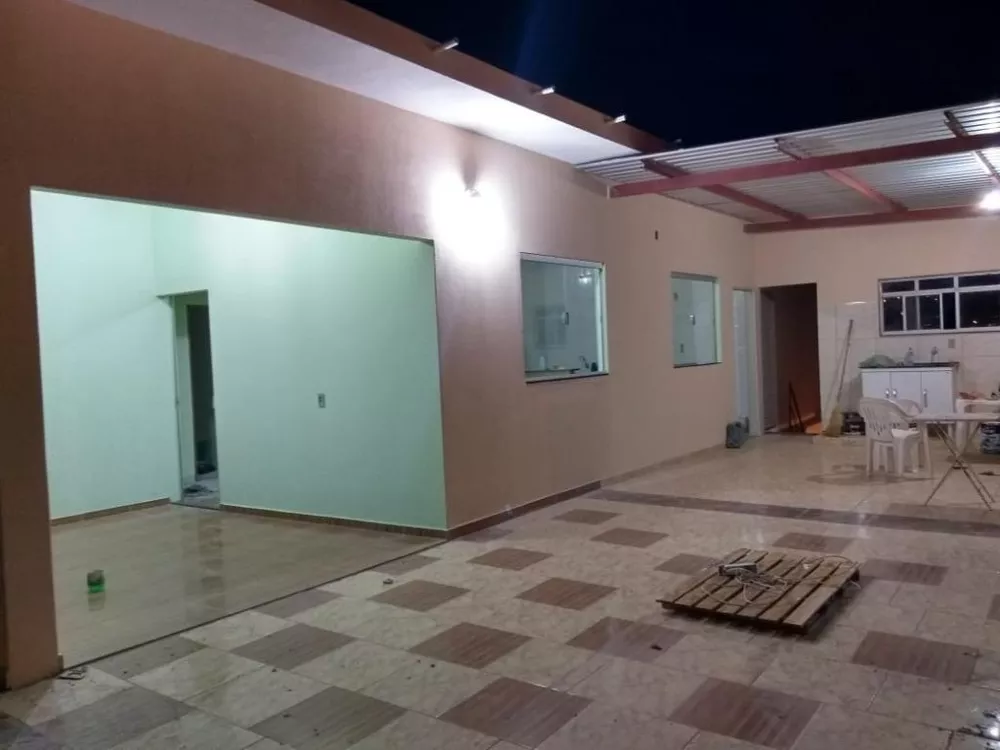 Casa à venda com 3 quartos, 327m² - Foto 1