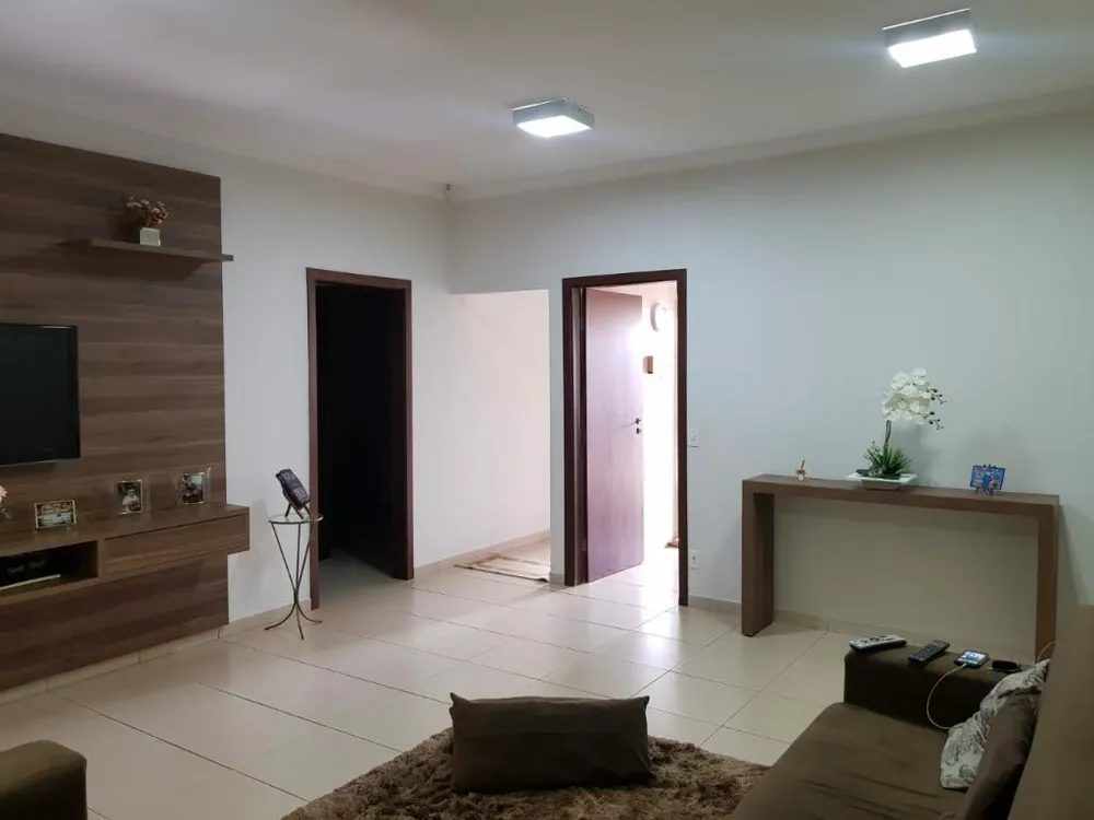 Casa, 2 quartos, 180 m² - Foto 1