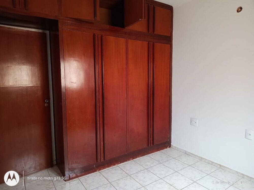 Casa para alugar com 3 quartos, 150m² - Foto 1