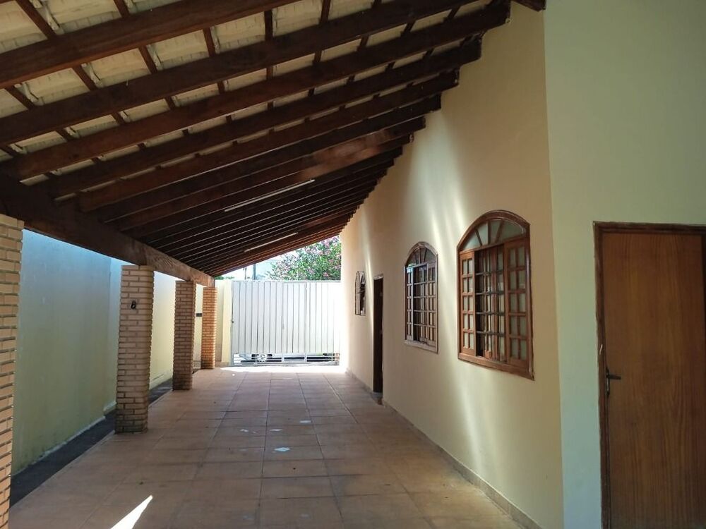 Casa à venda com 3 quartos, 146m² - Foto 1